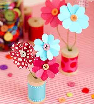 flores-de-cartulina-y-botones
