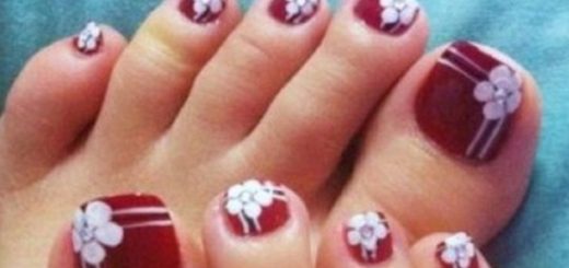 uñas de los pies decoradas con flores